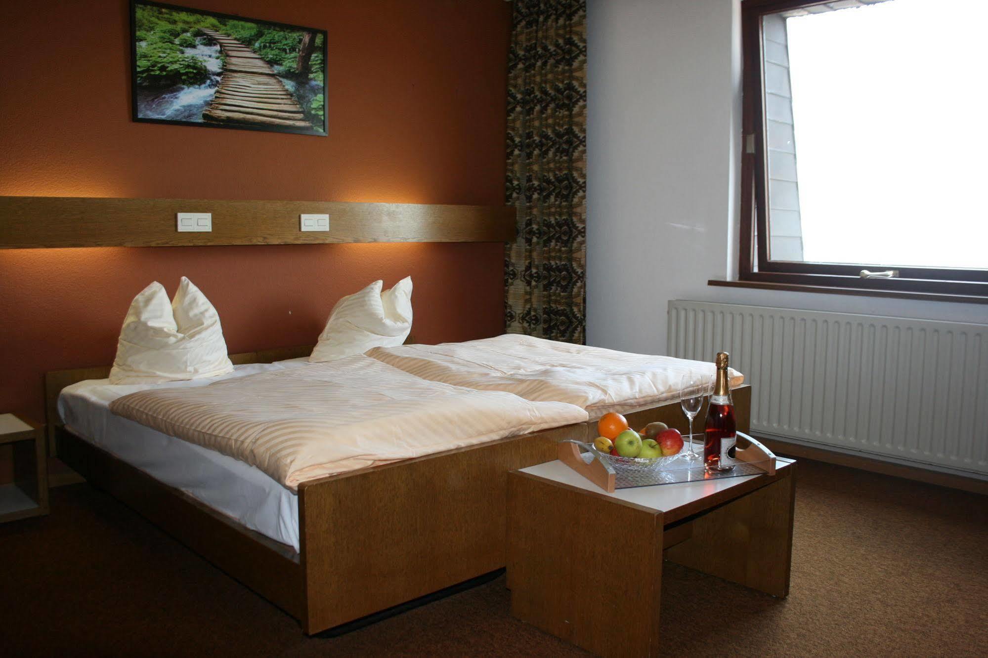 Hotel Restaurant Braas Esch-sur-Sûre Kültér fotó
