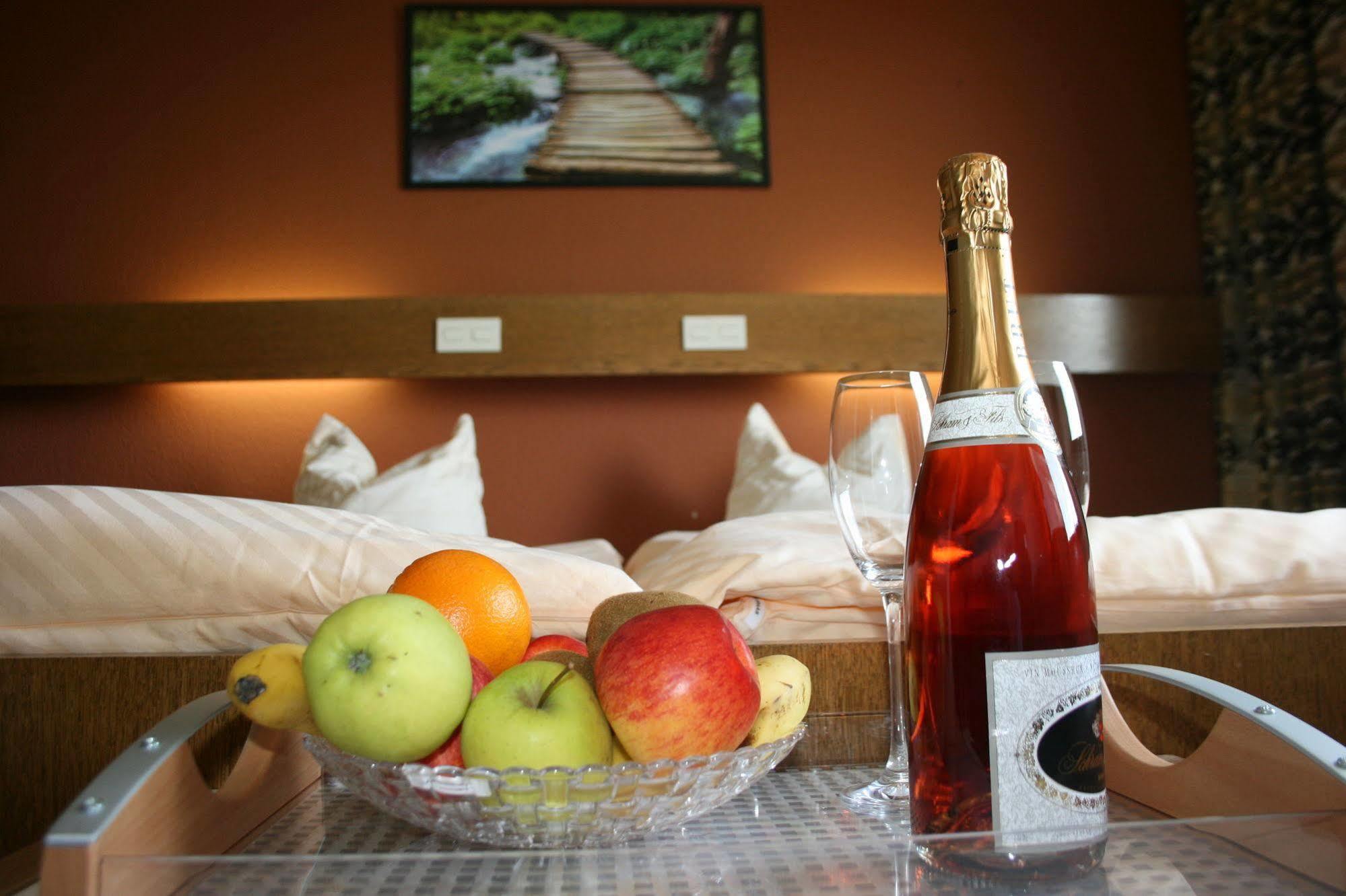 Hotel Restaurant Braas Esch-sur-Sûre Kültér fotó