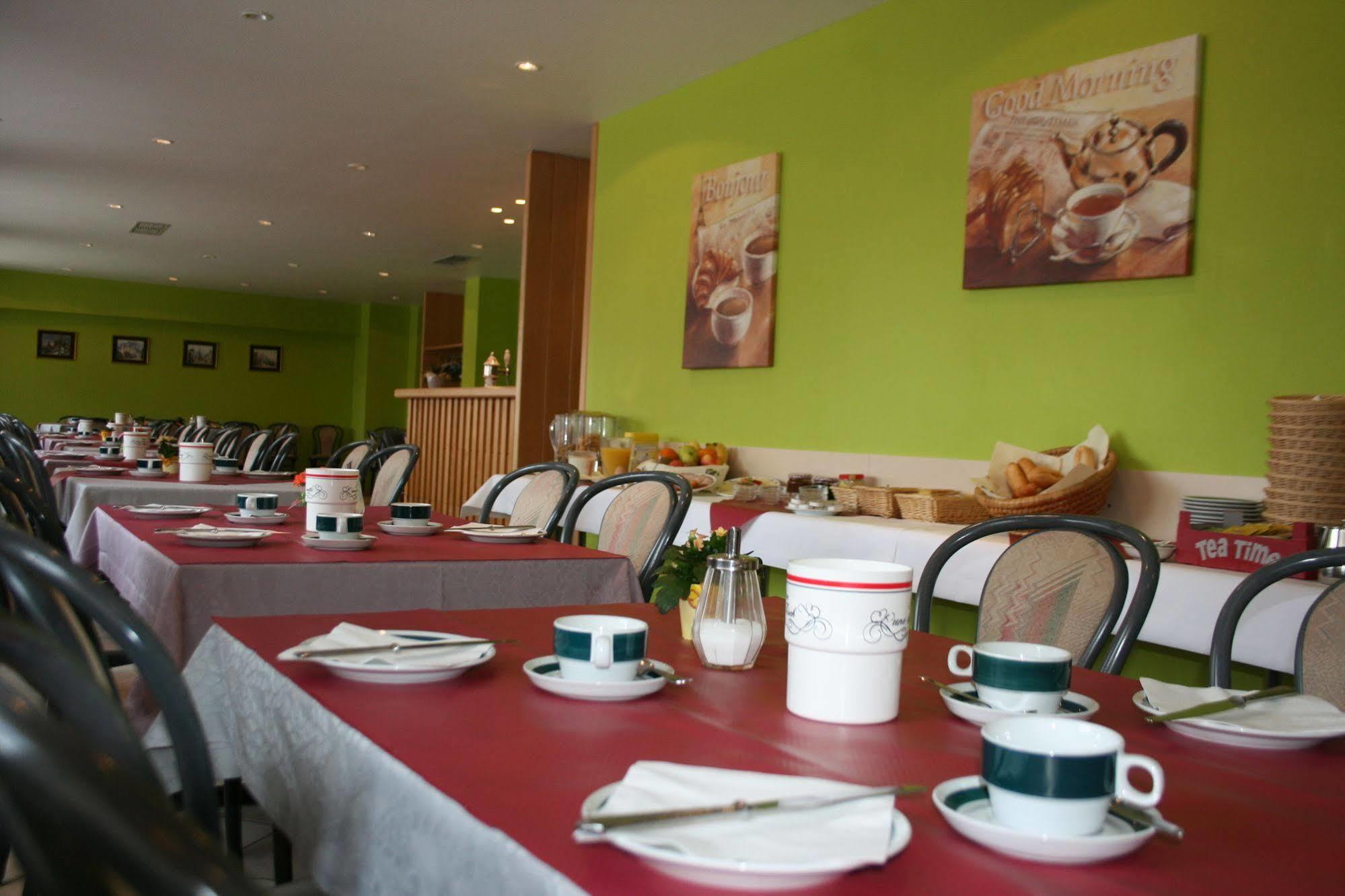 Hotel Restaurant Braas Esch-sur-Sûre Kültér fotó